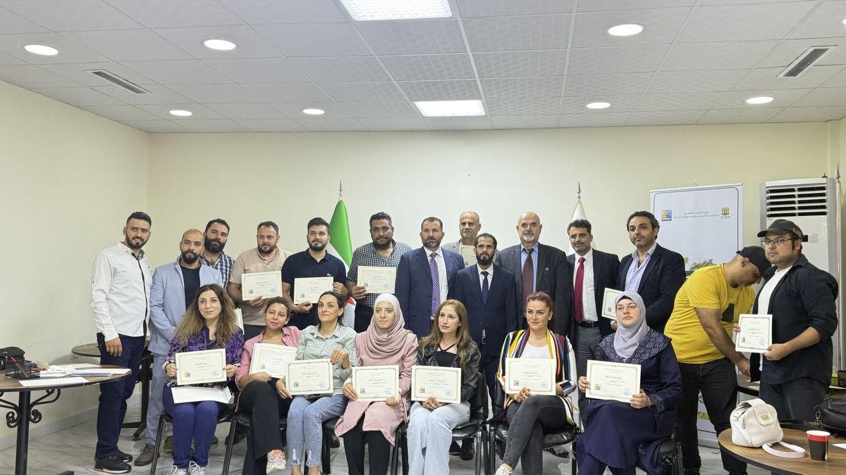 API journalists receiving certificates